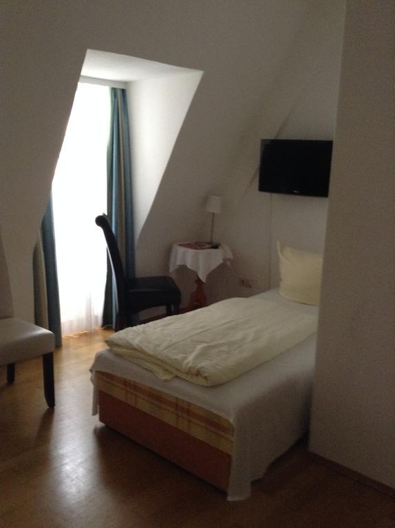 Hotel Zum Pfalzgrafen ไฮเดลเบิร์ก ภายนอก รูปภาพ