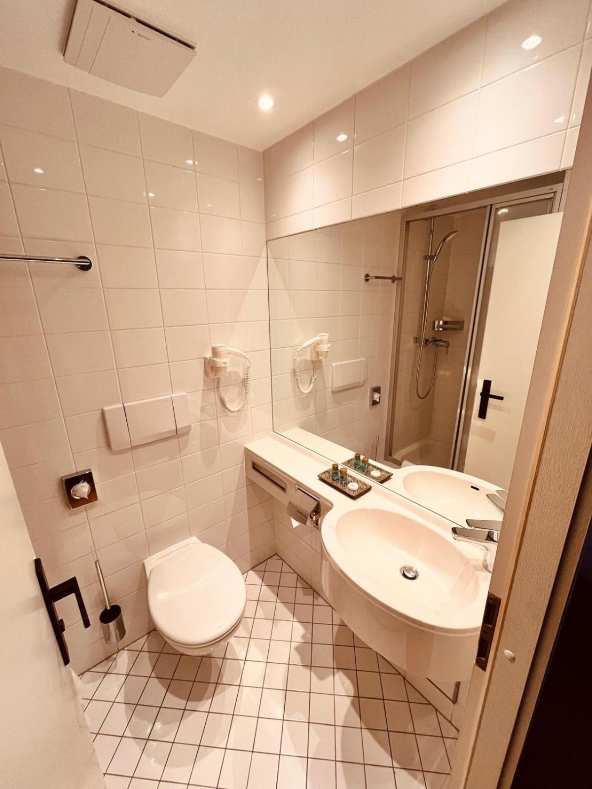 Hotel Zum Pfalzgrafen ไฮเดลเบิร์ก ภายนอก รูปภาพ