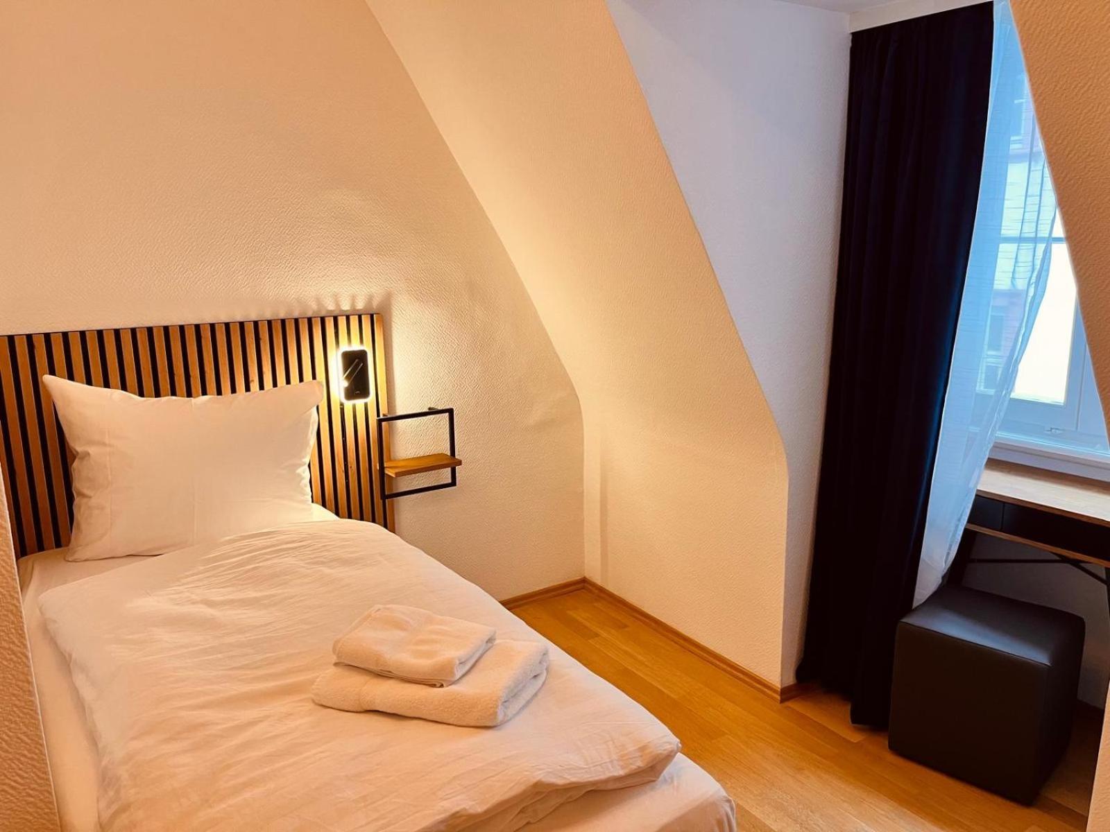 Hotel Zum Pfalzgrafen ไฮเดลเบิร์ก ภายนอก รูปภาพ