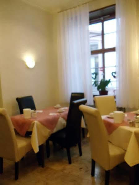 Hotel Zum Pfalzgrafen ไฮเดลเบิร์ก ภายนอก รูปภาพ