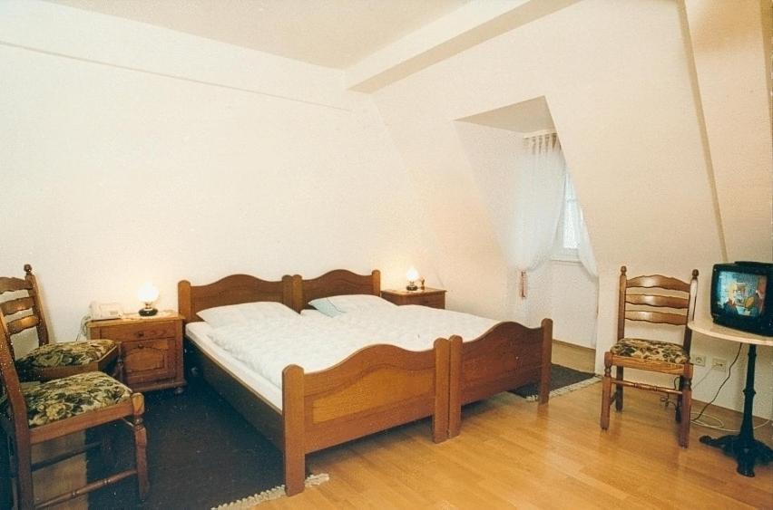 Hotel Zum Pfalzgrafen ไฮเดลเบิร์ก ห้อง รูปภาพ